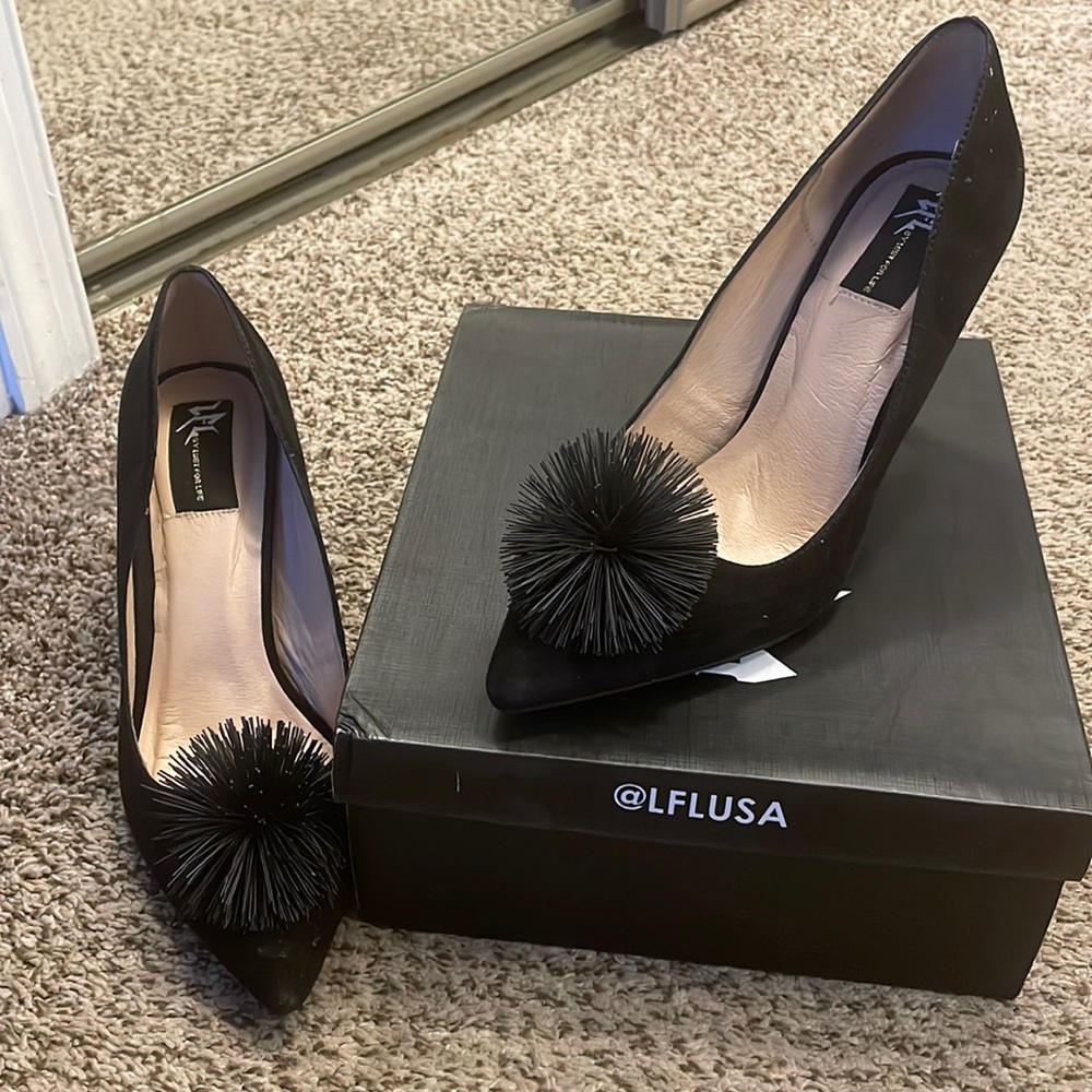 Black Pumps
